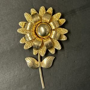 Vintage 60's-70's Gold Tone Stemmed Flower Brooch Unmarked